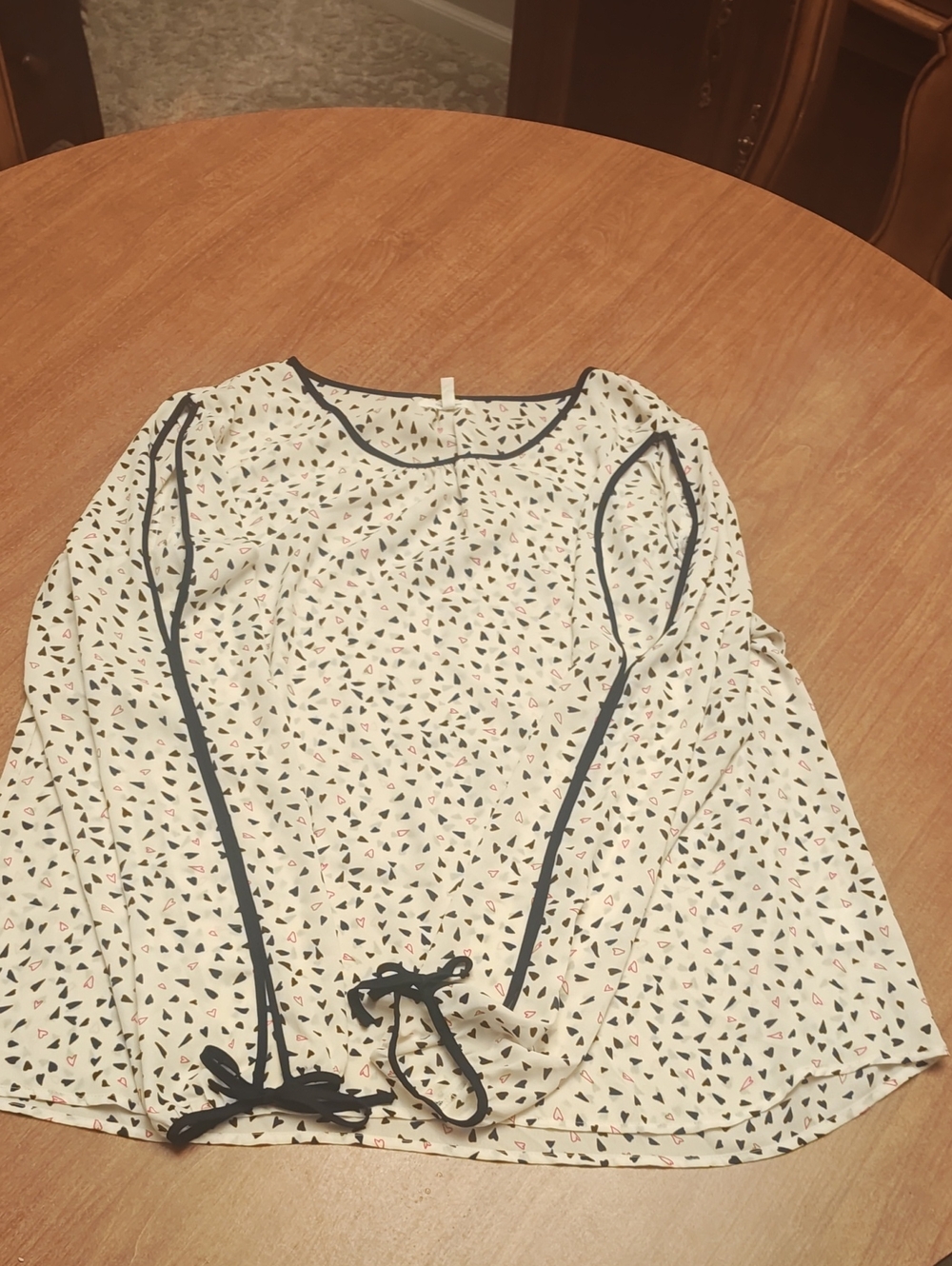 Maurices XL Cold Shoulder Cream ❤️ Print Polyester Long Sleeve Blouse